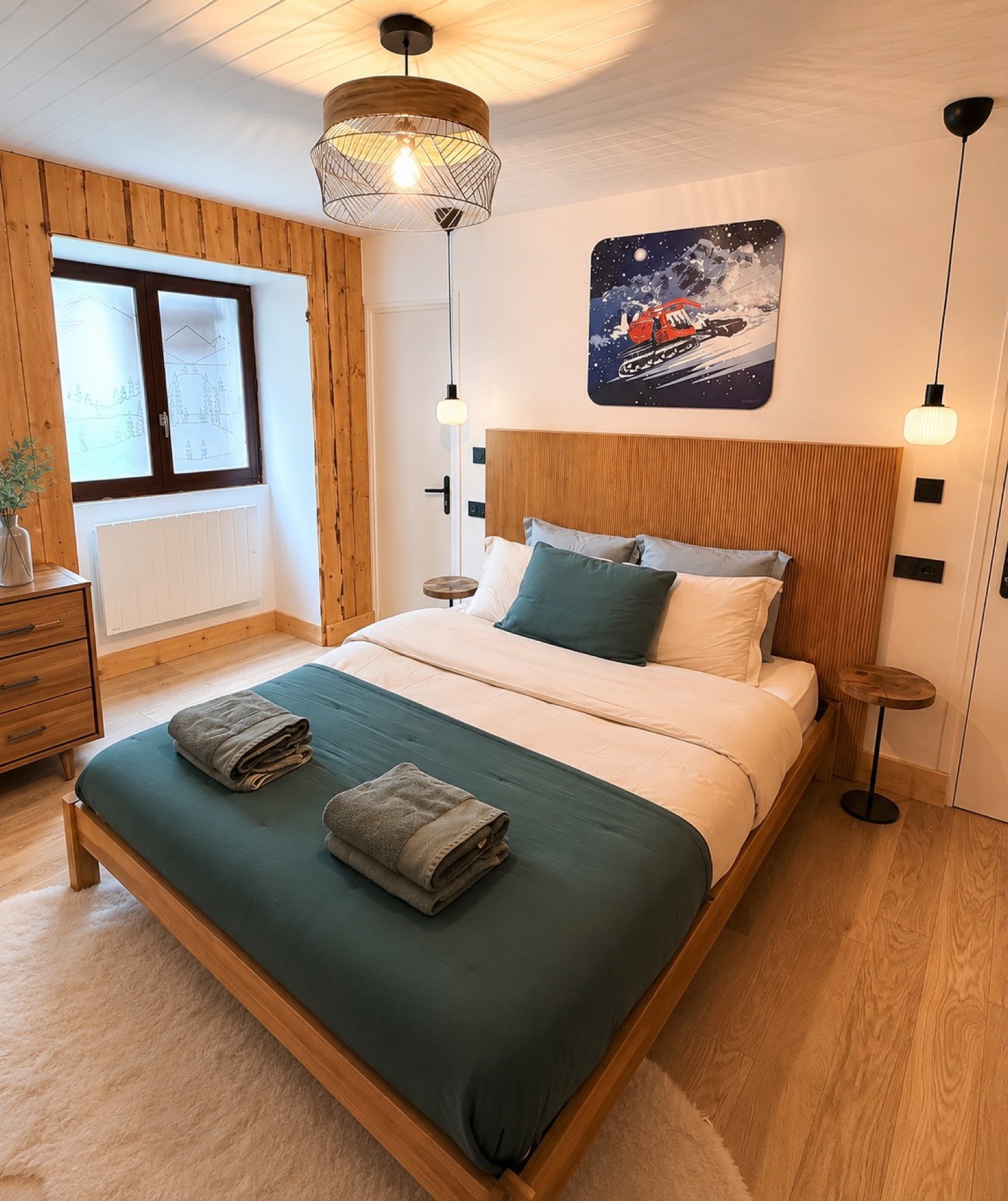 Chambre cosy déco montagne avec suspensions design - Chalet Les Coches La Plagne